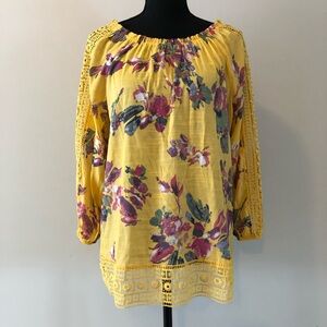 Women’s Hope & Harlow Vibrant Floral Yellow Blouse with Lace Detail size M